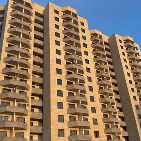 Beautiful Apartment With 3 Balconies In The Center Of Erevan Esterno foto