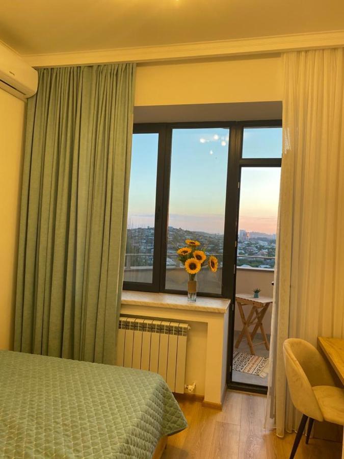 Beautiful Apartment With 3 Balconies In The Center Of Erevan Esterno foto