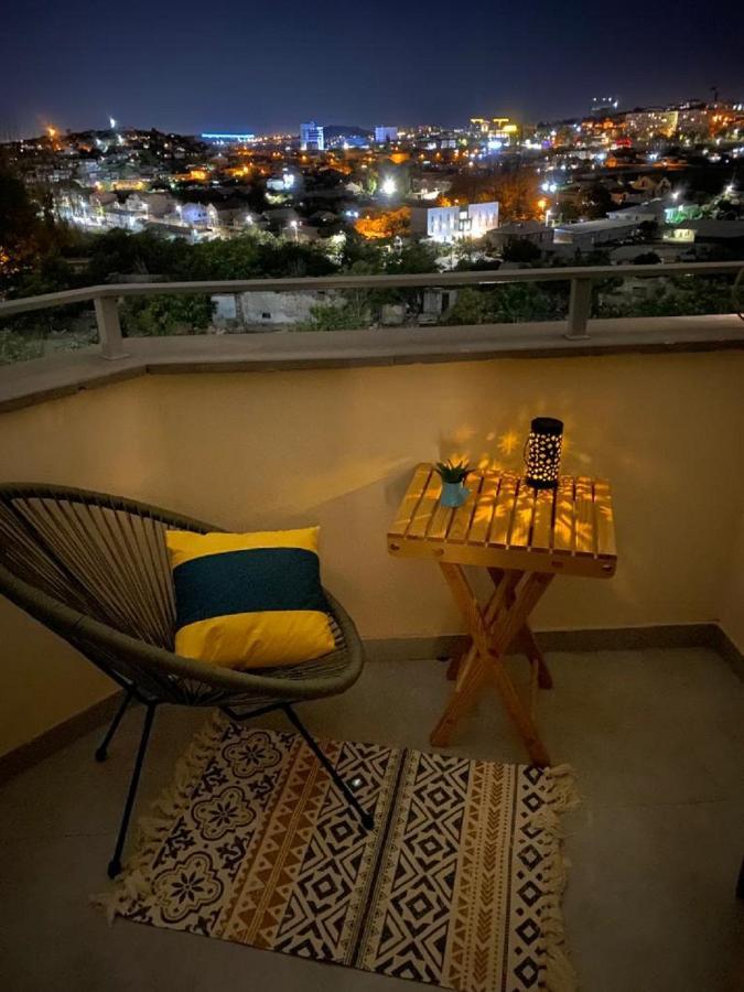 Beautiful Apartment With 3 Balconies In The Center Of Erevan Esterno foto