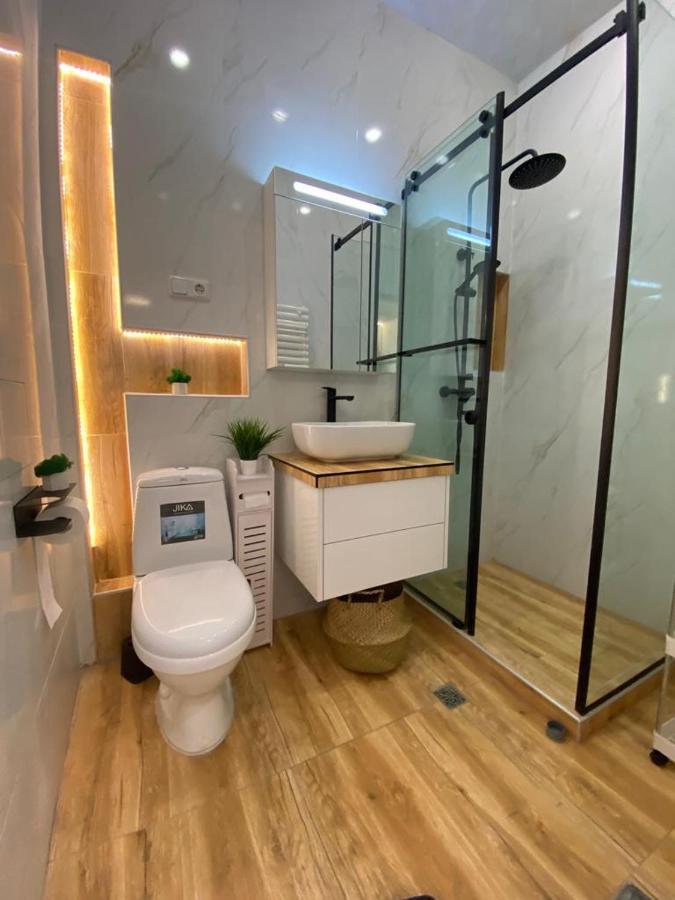 Beautiful Apartment With 3 Balconies In The Center Of Erevan Esterno foto
